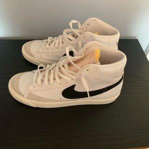 White Nike high rise Blazers. Never worn. Mens sizing.